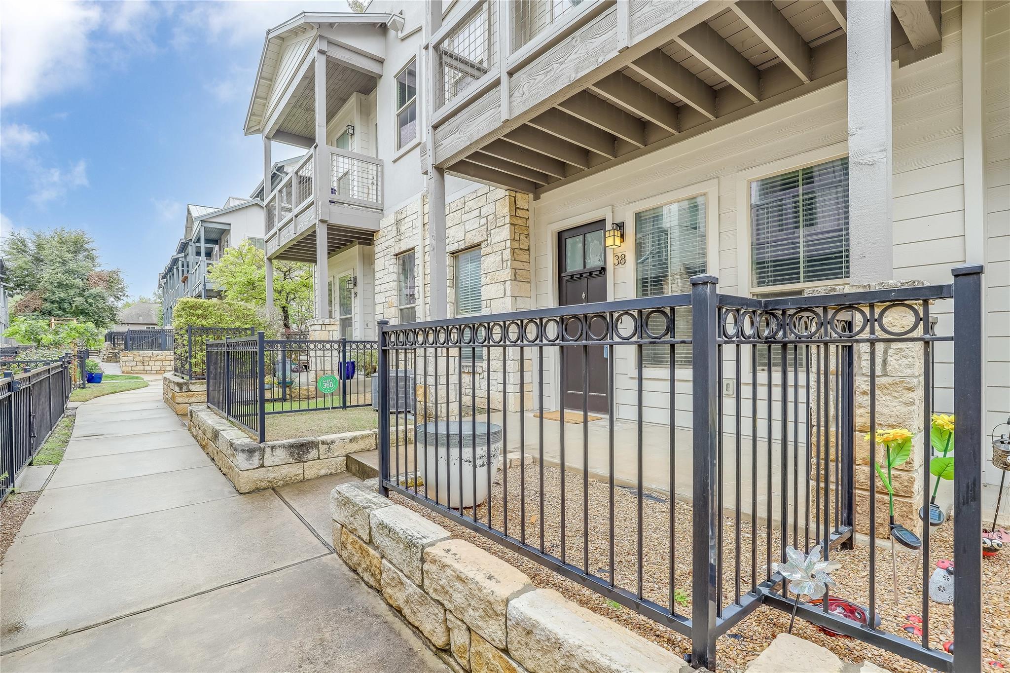 2520 Bluebonnet Ln #38 Property Photo 1
