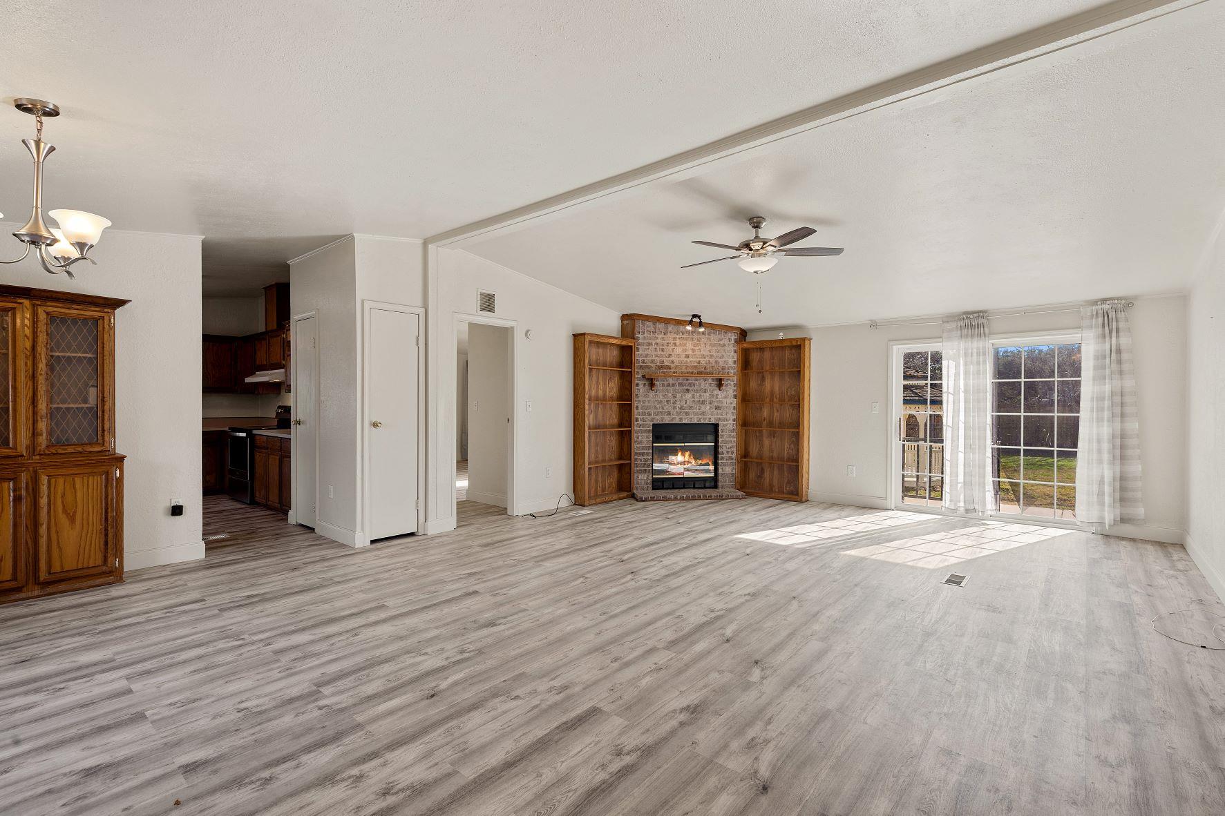 502 E Pecan Dr Property Photo 4