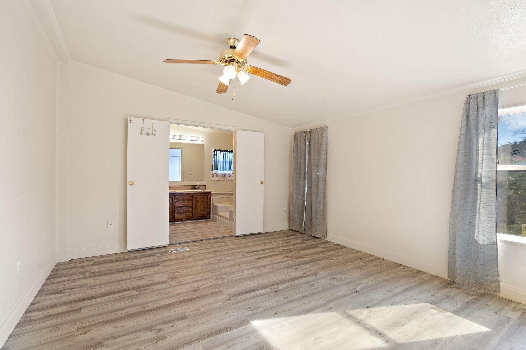 502 E Pecan Dr Property Photo 8