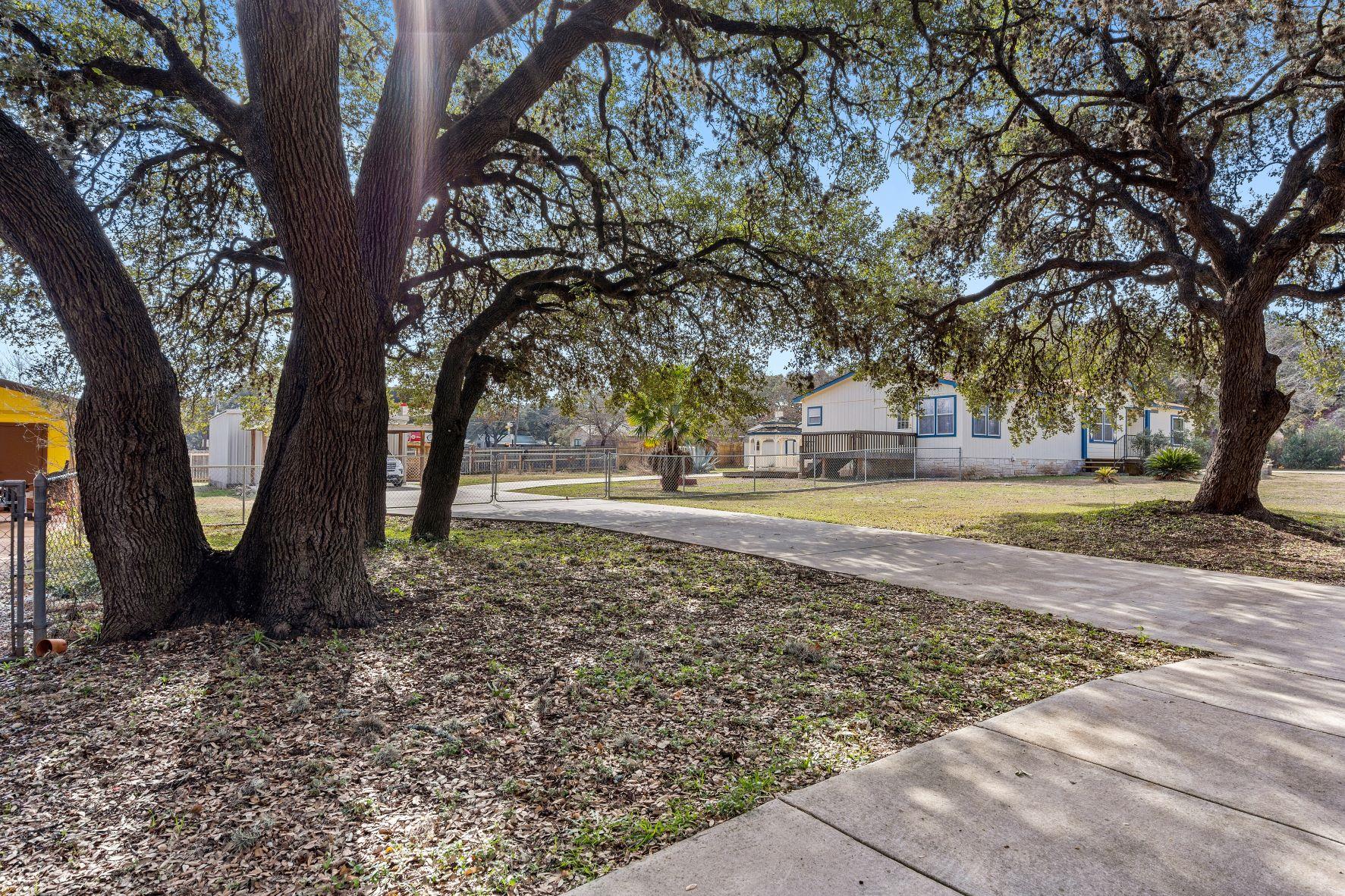 502 E Pecan Dr Property Photo 9