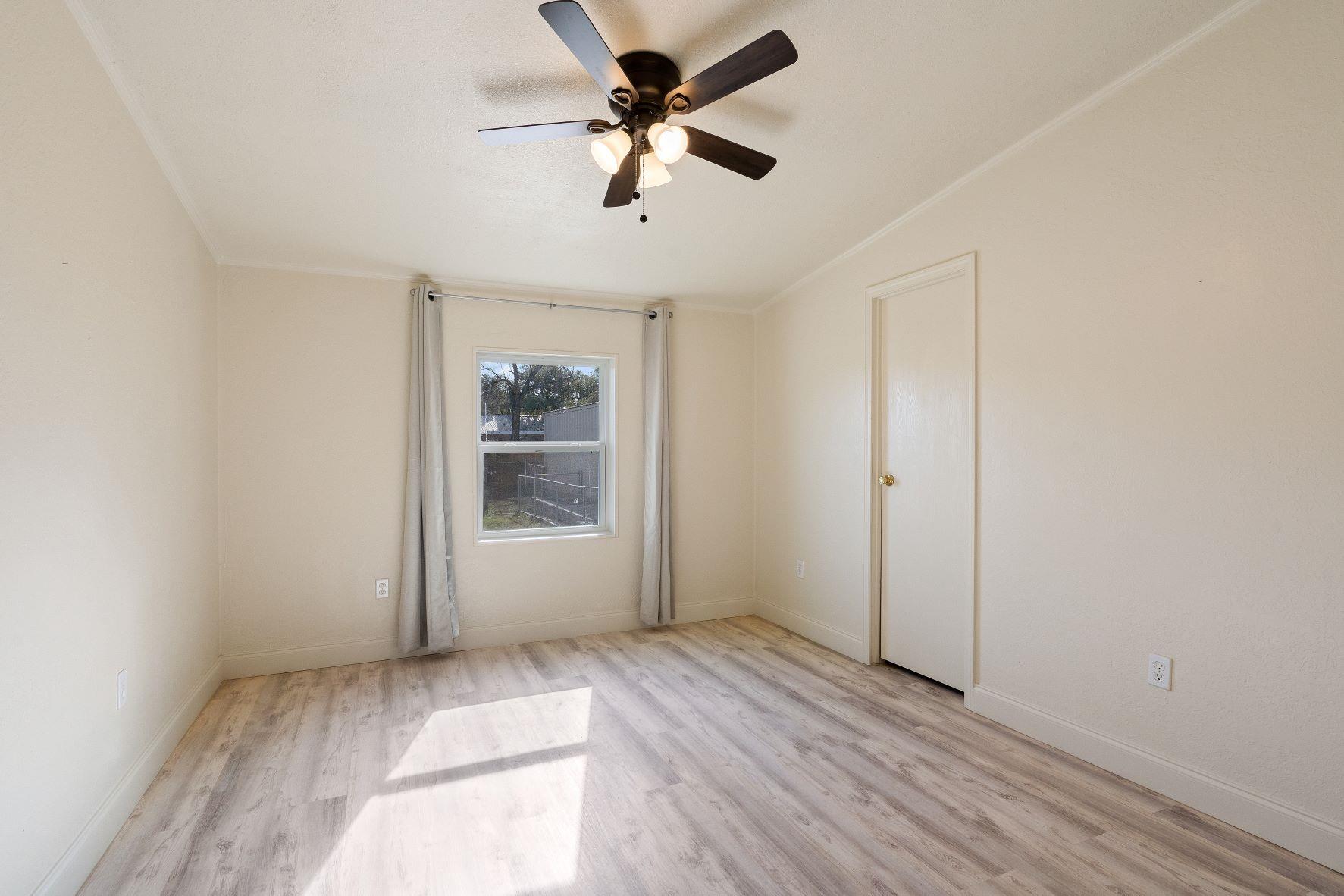 502 E Pecan Dr Property Photo 20