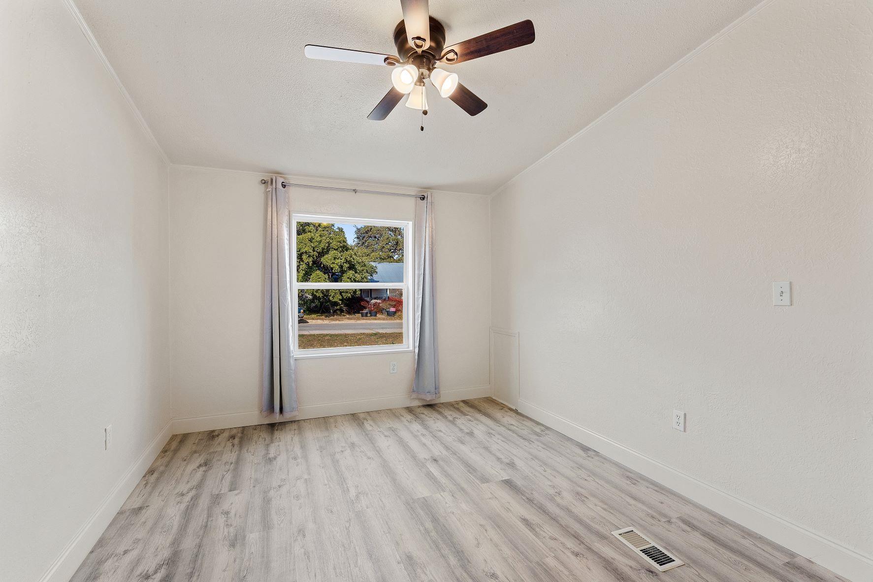 502 E Pecan Dr Property Photo 21