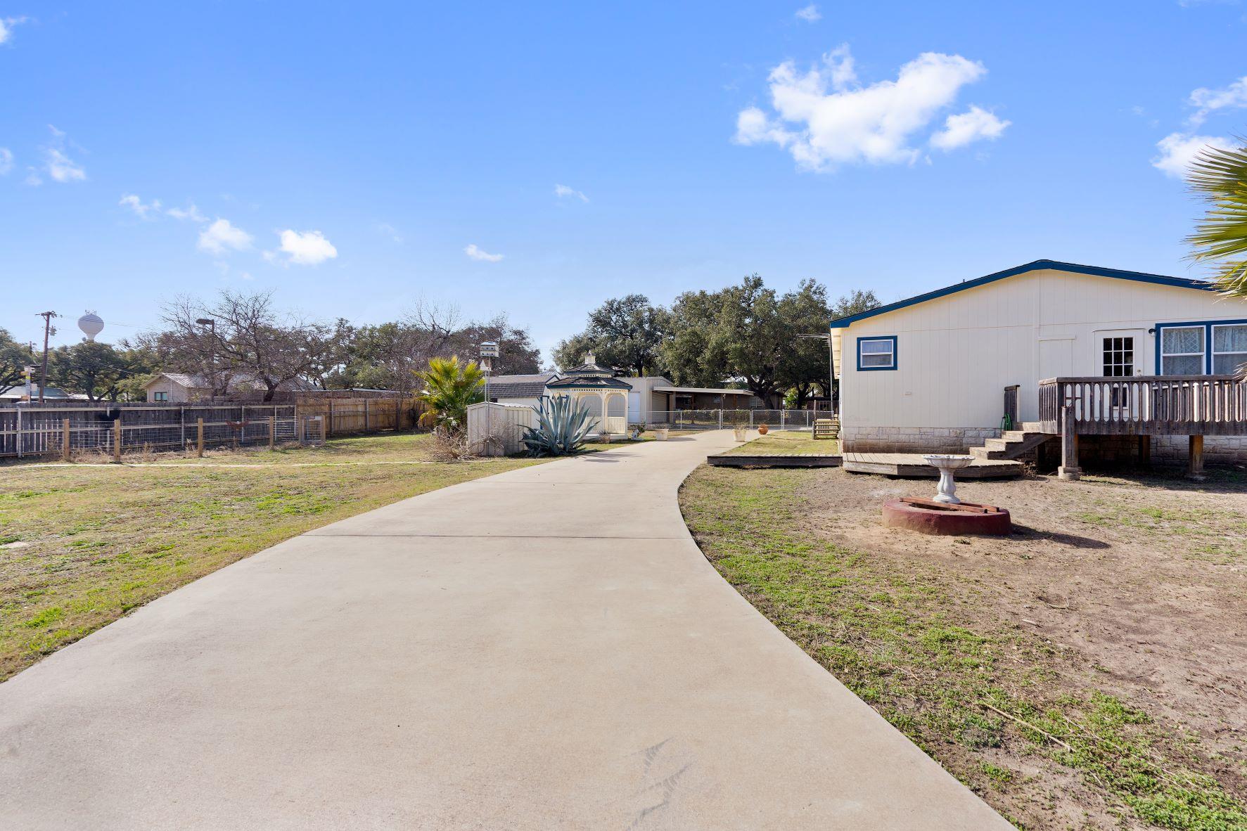 502 E Pecan Dr Property Photo 22