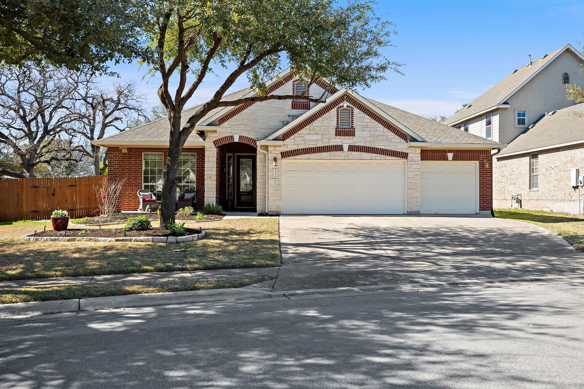 9729 Spanish Wells Dr Property Photo 3