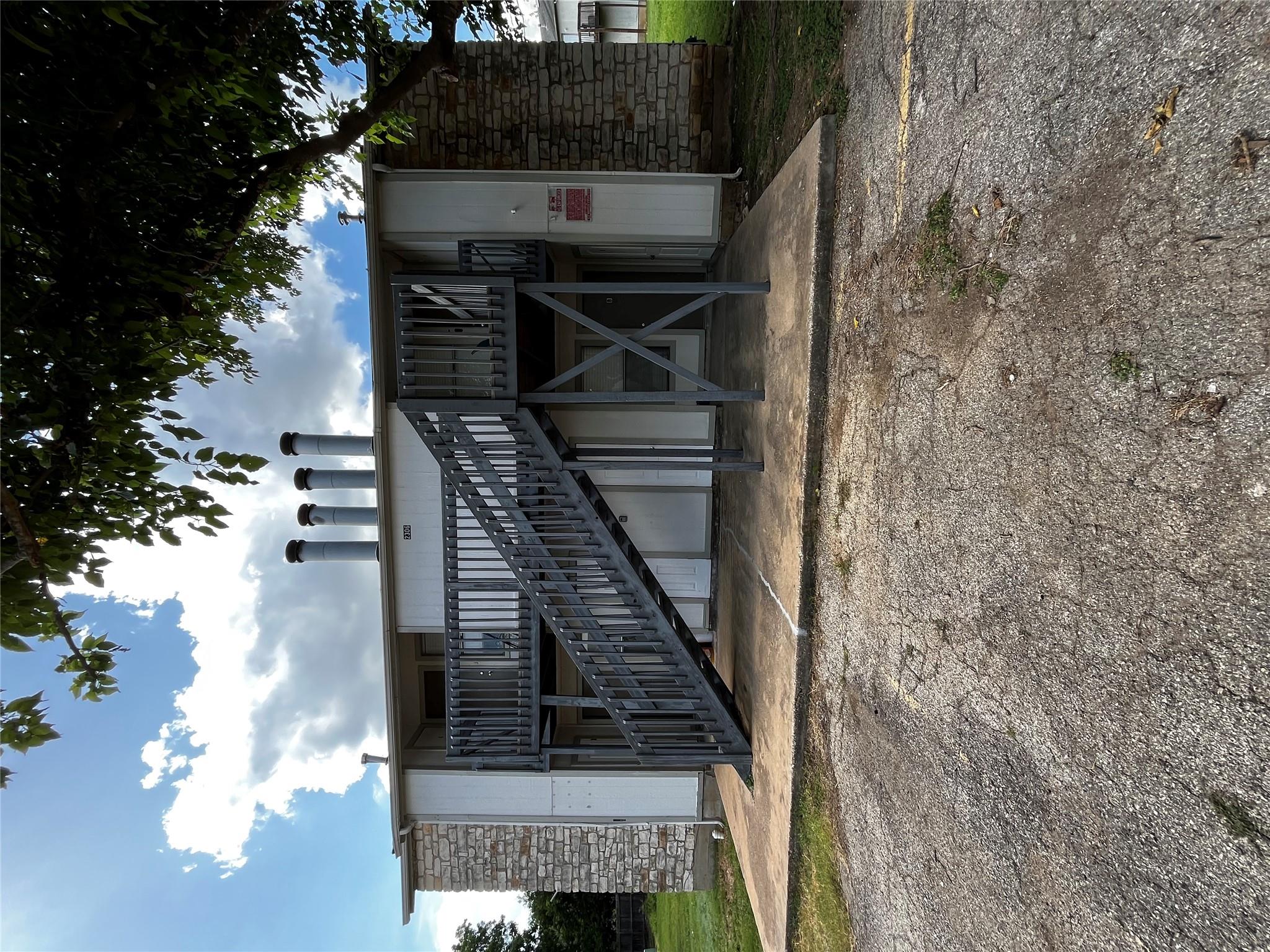 2306 Cedrick Cv #b Property Photo 3