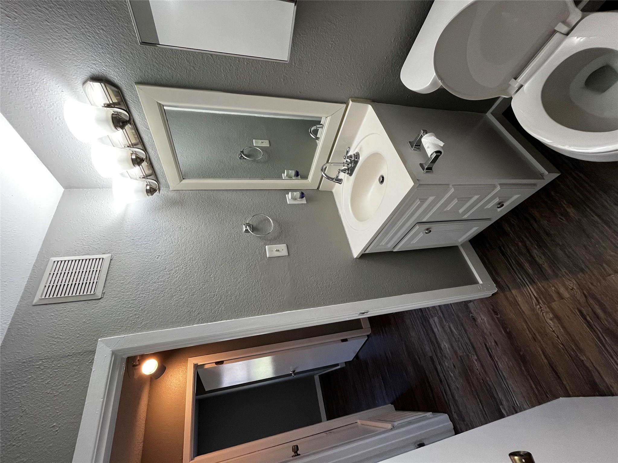 2306 Cedrick Cv #b Property Photo 16