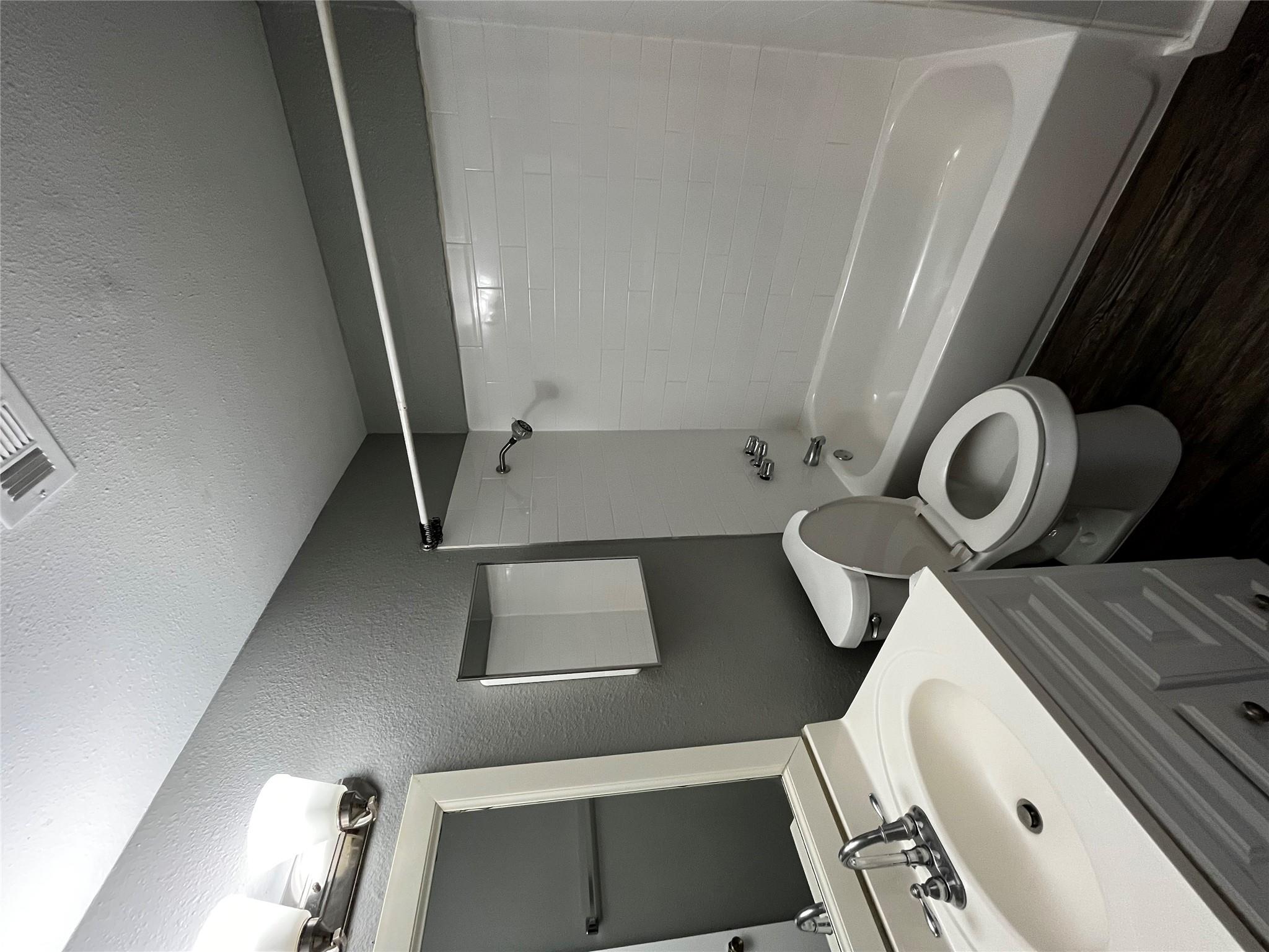 2306 Cedrick Cv #b Property Photo 17