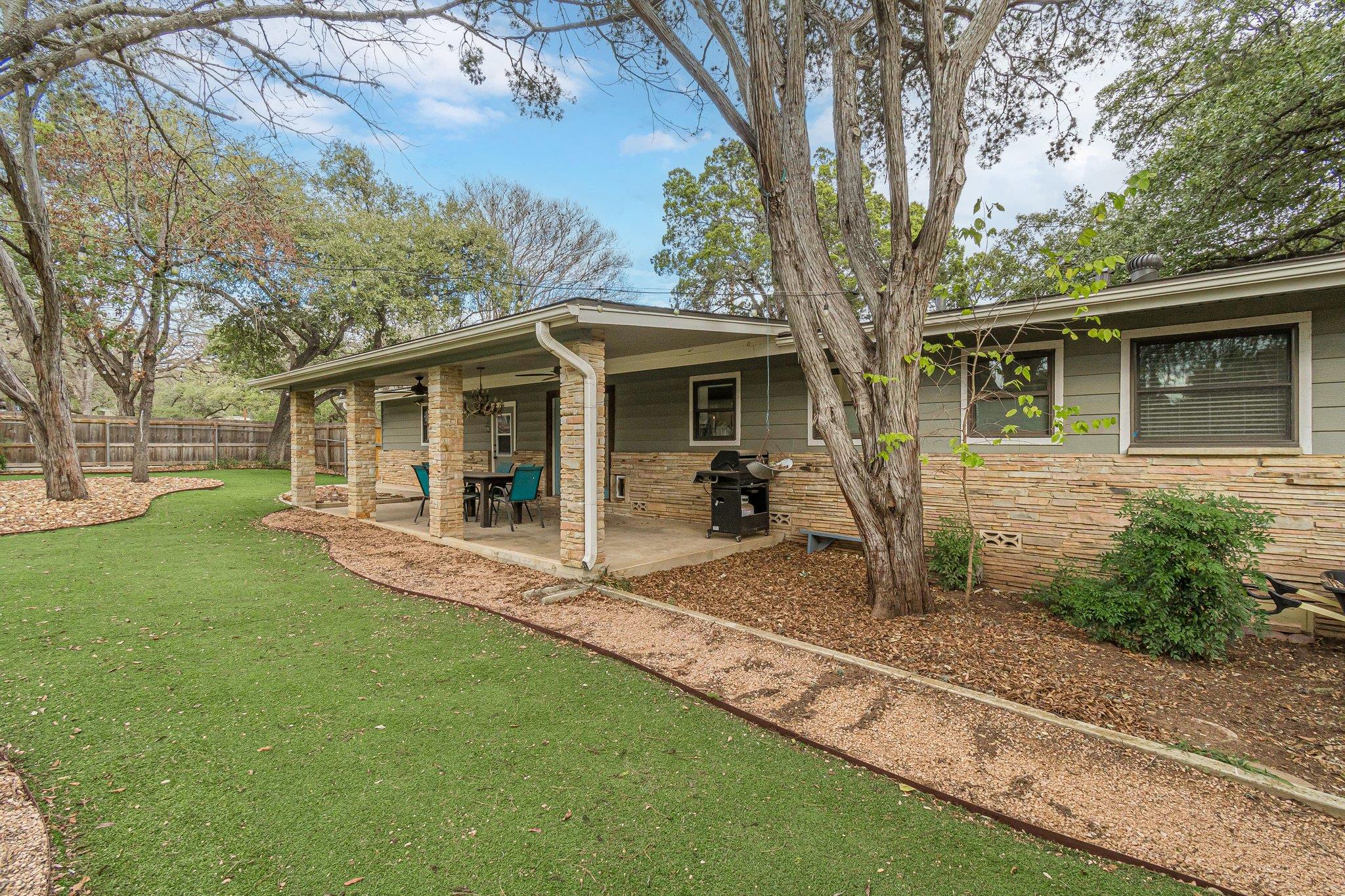 889 Oak Ln Property Photo 33