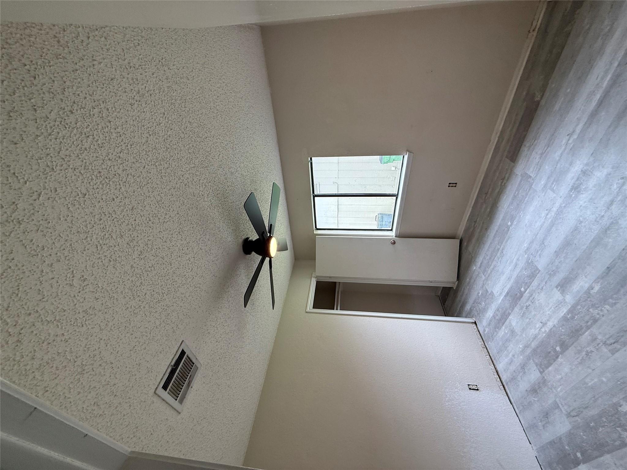 1100 E Logan St Property Photo 10