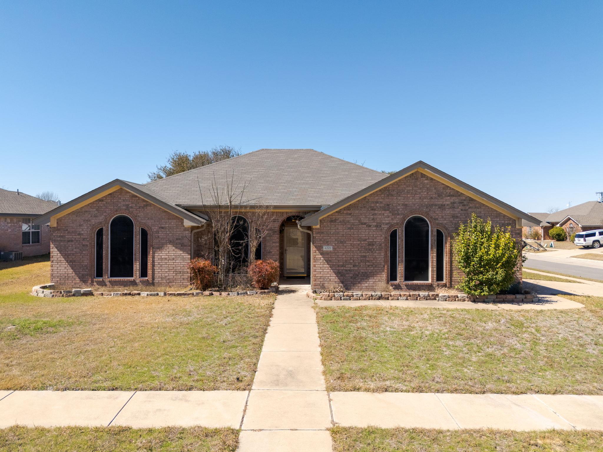 4201 Capri Dr Property Photo 1