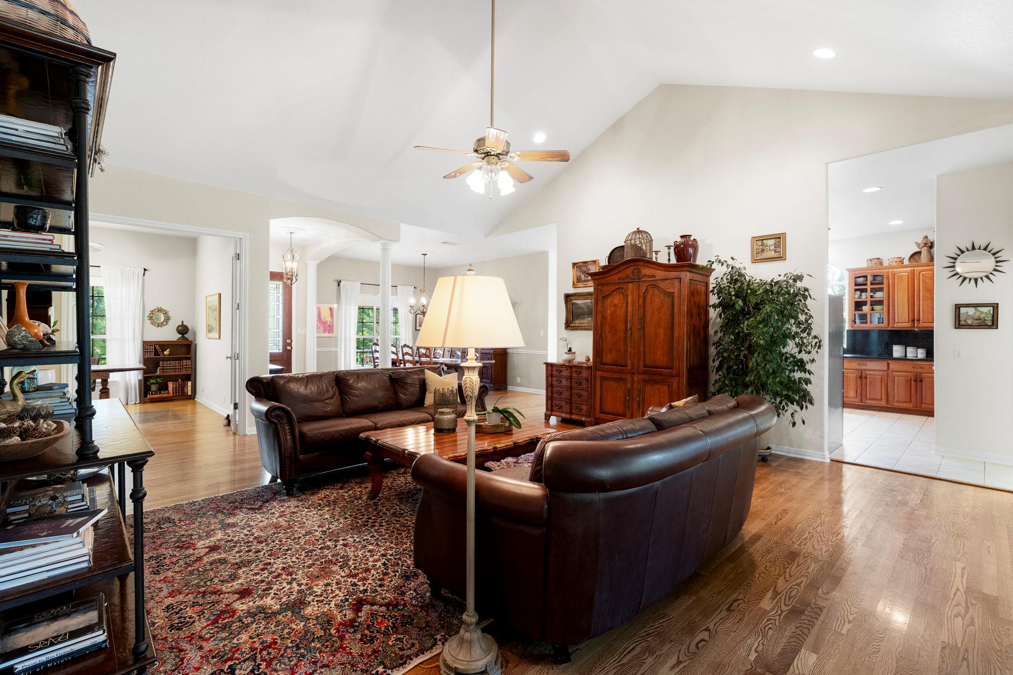 15420 Fox Run Dr Property Photo 8