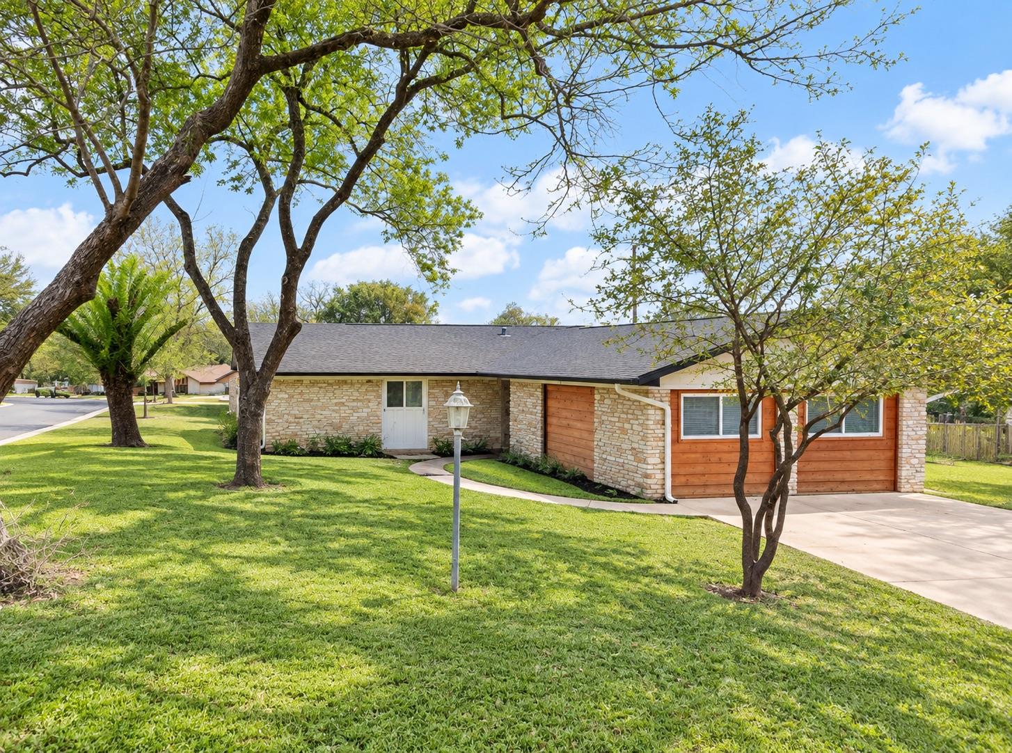 10601 Walnut Bend Dr Property Photo 1