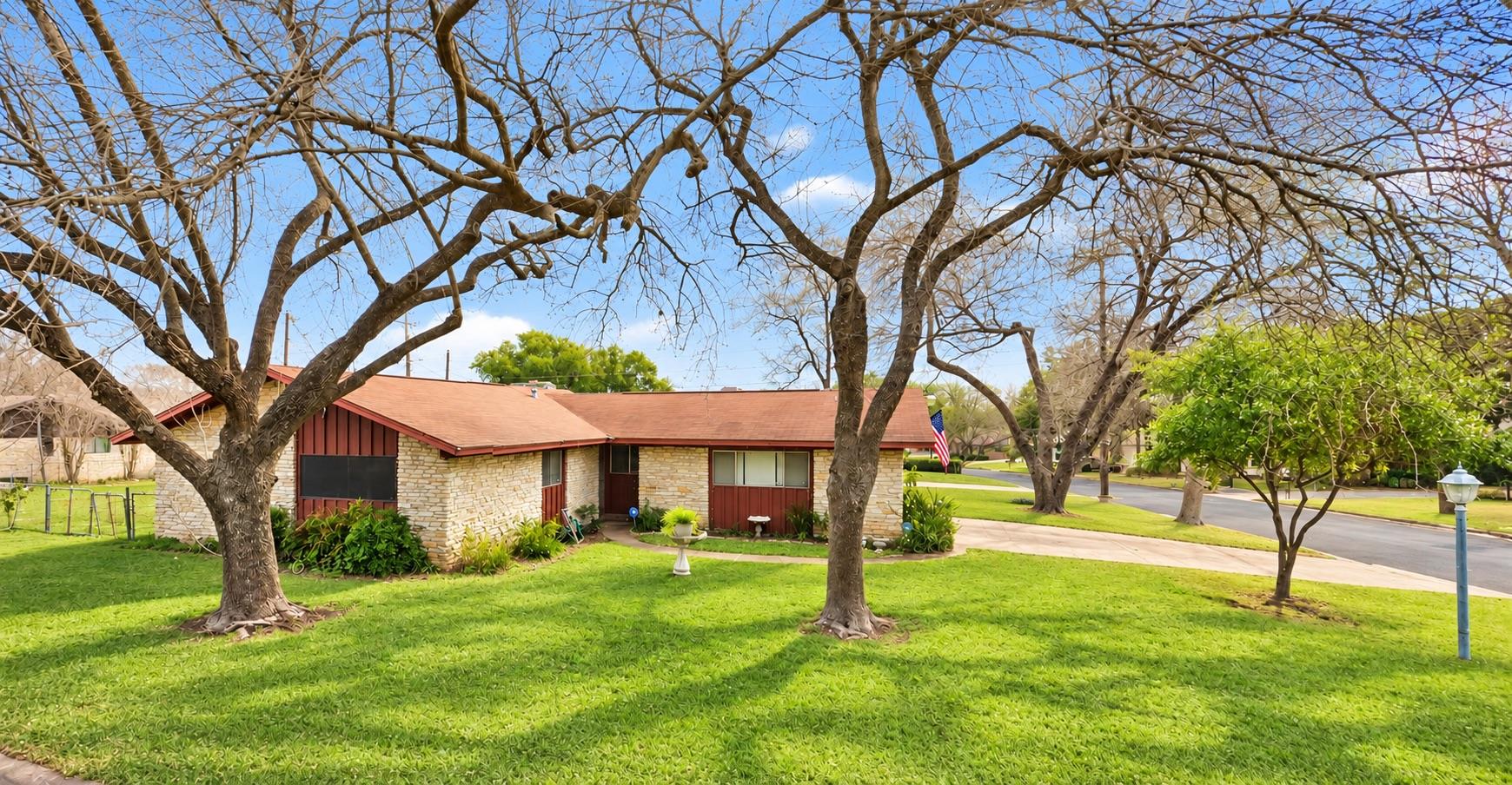 10601 Walnut Bend Dr Property Photo 2