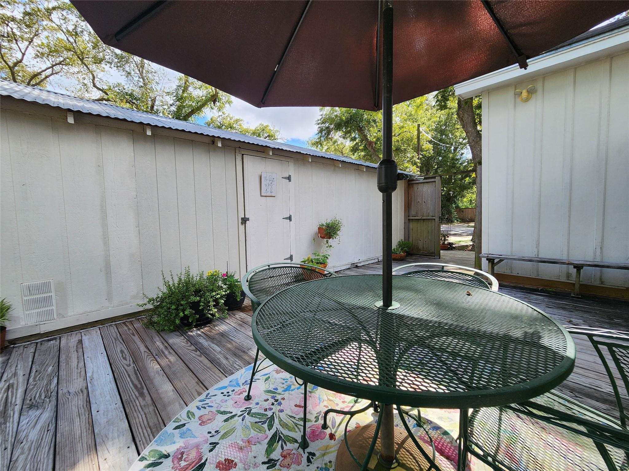 307 W Market St Property Photo 29