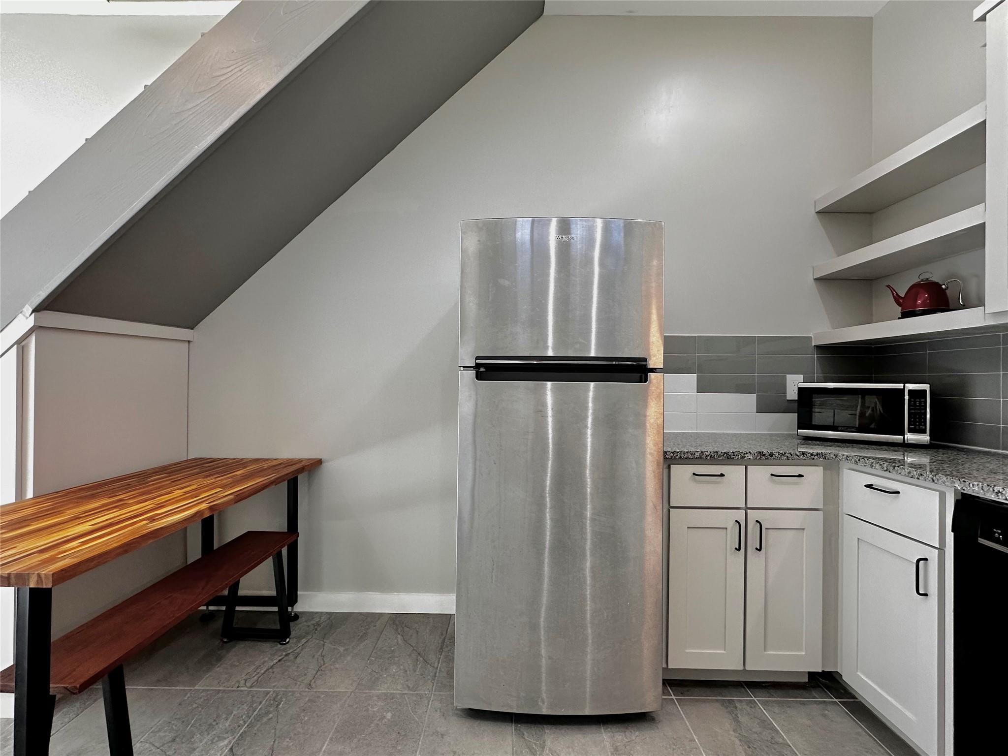 914 E 39th St #2 Property Photo 8