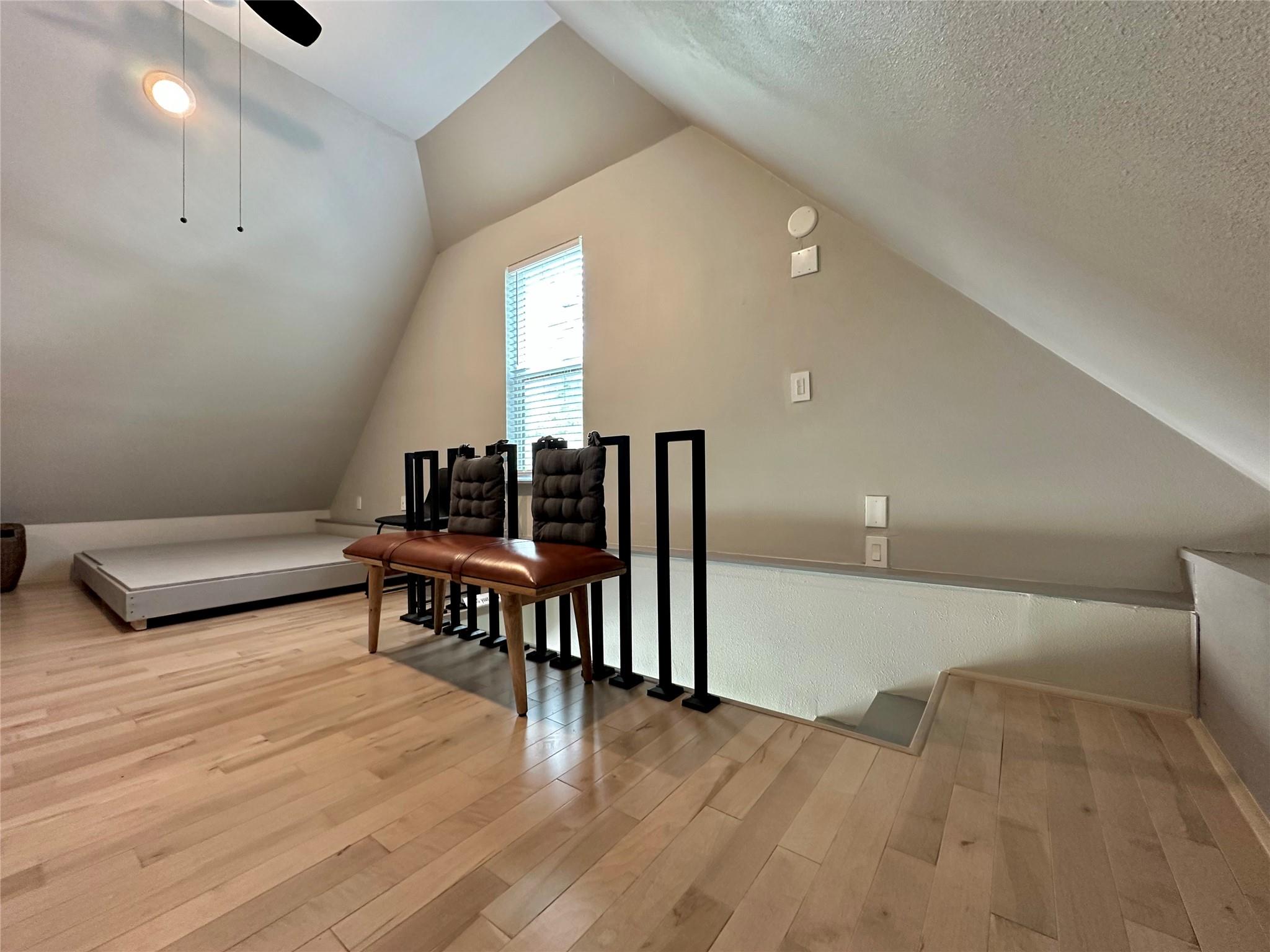 914 E 39th St #2 Property Photo 16