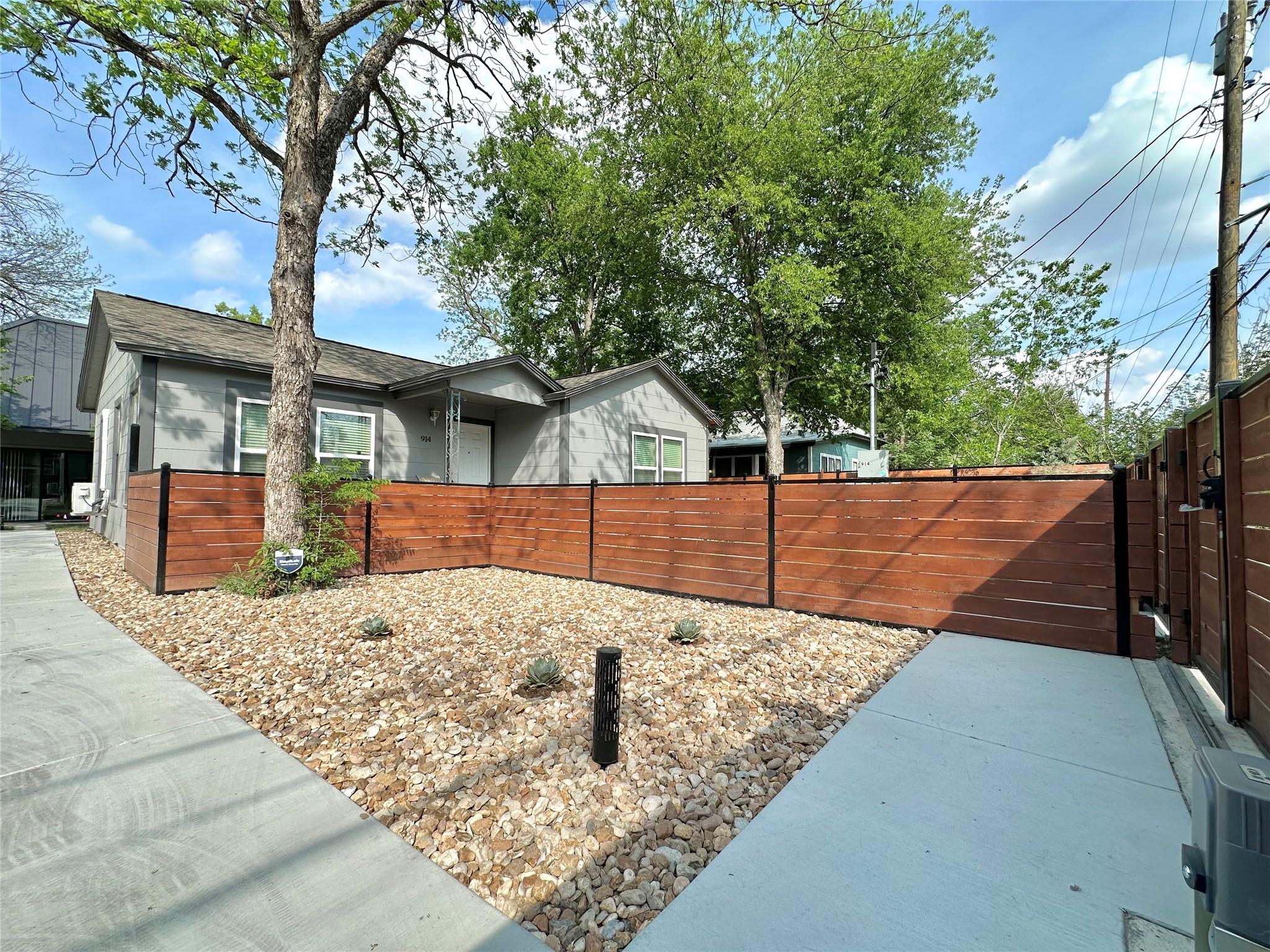 914 E 39th St #2 Property Photo 32