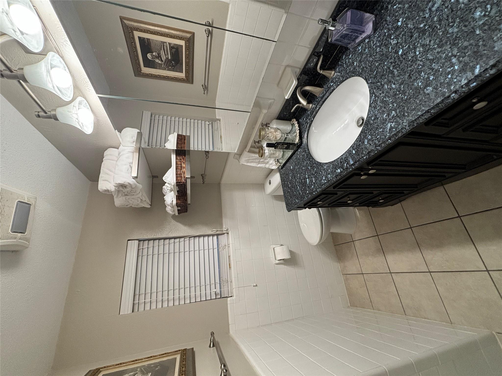 1307 Sherry Ln #b Property Photo 2