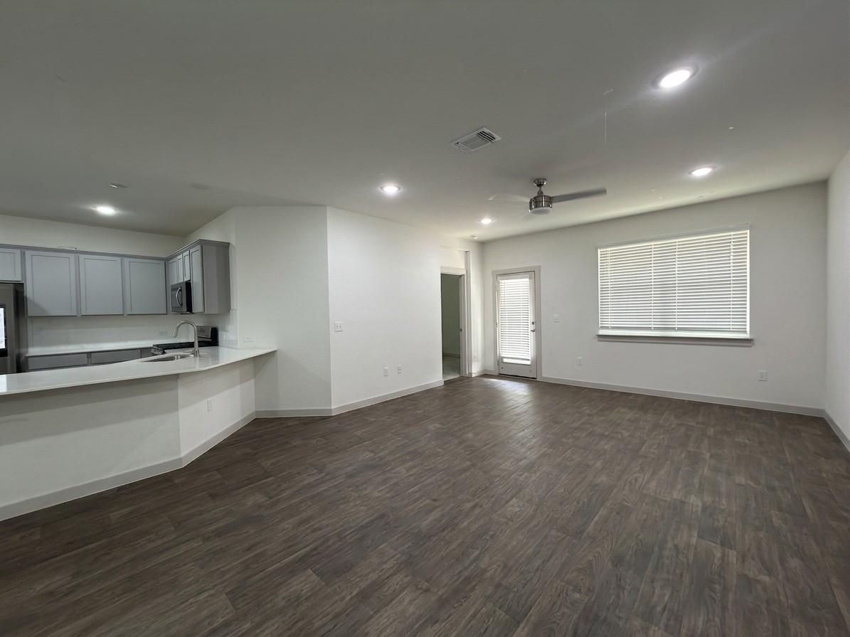 3001 Egan Dr Property Photo 5