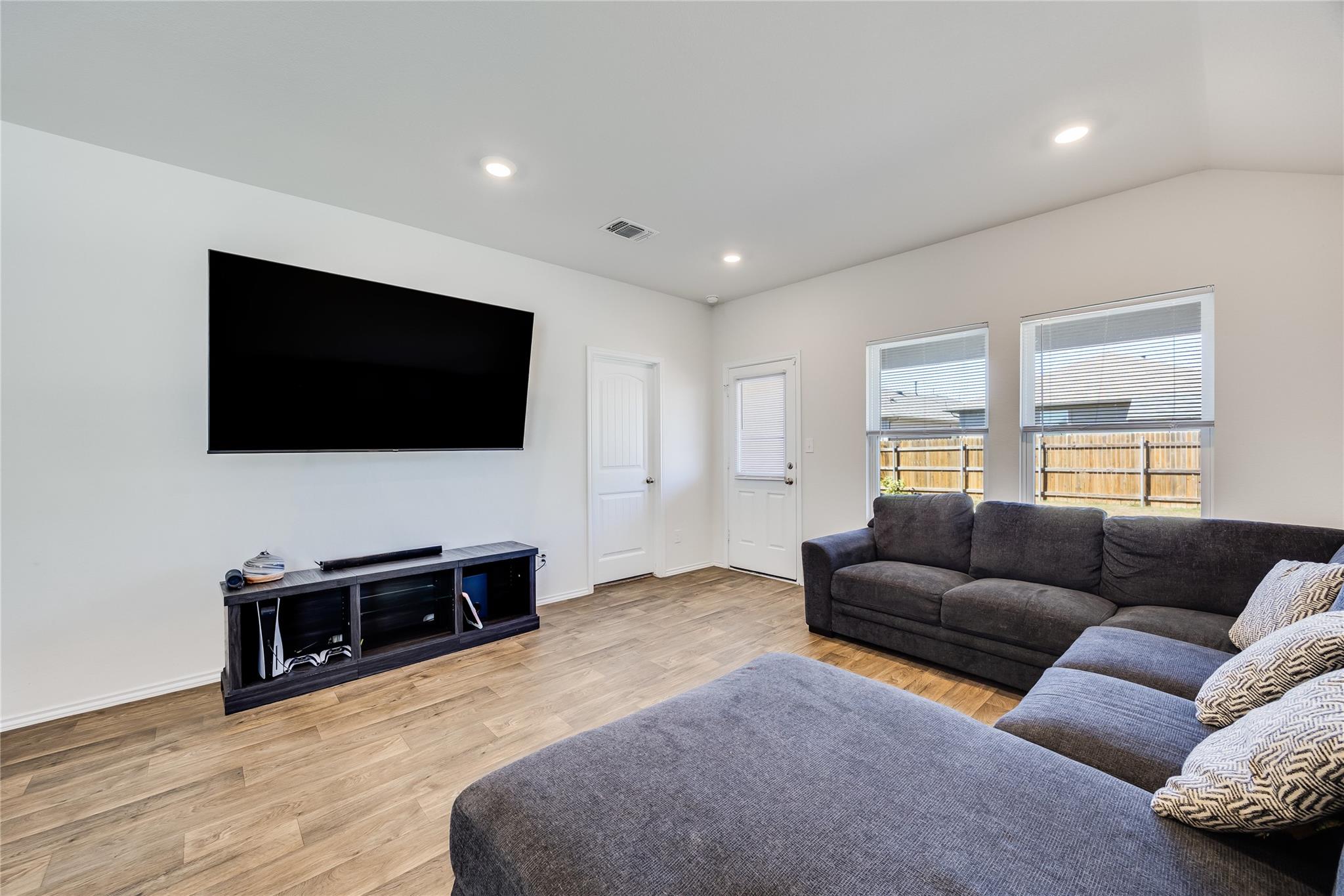 17409 Ginning Ct Property Photo 5