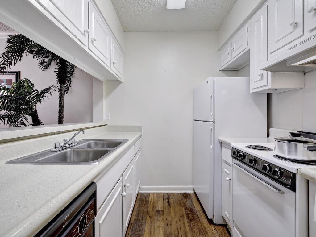 4553 Guadalupe St #1b Property Photo 15
