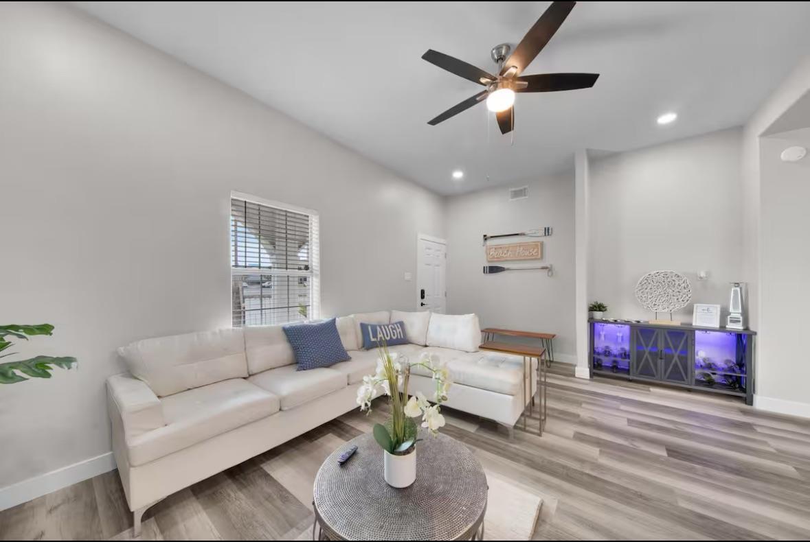 102 W Corral St 2 Property Photo