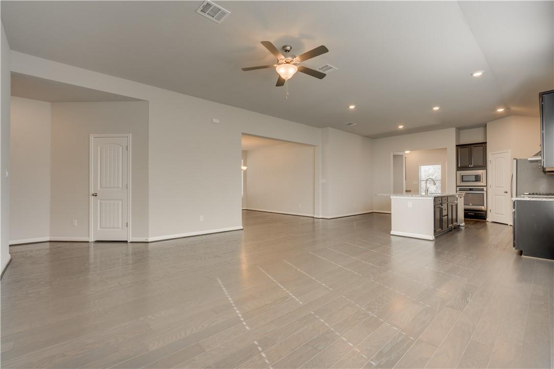 2504 Hat Bender Loop Property Photo 6
