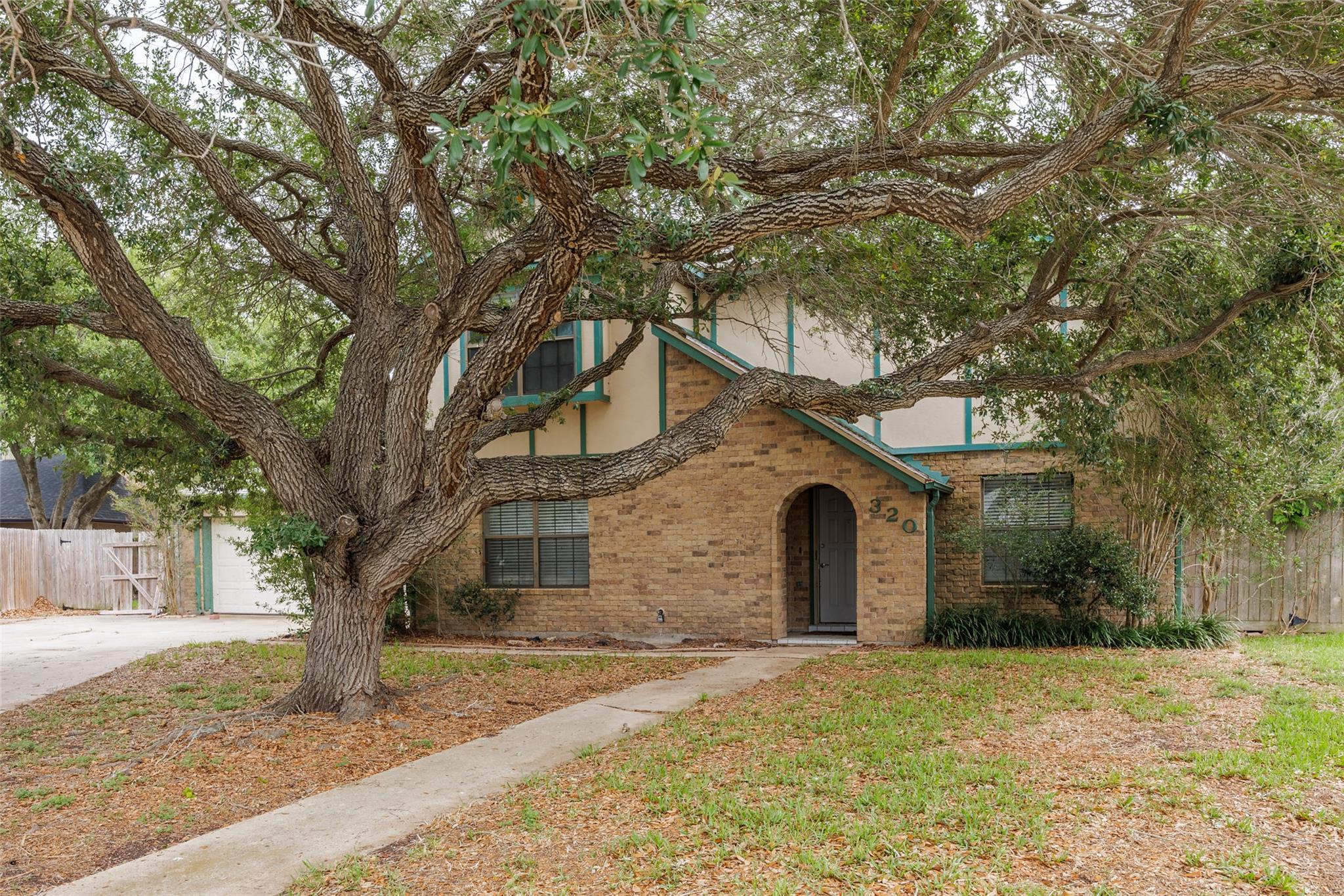 320 Long Pointe Dr Property Photo 1