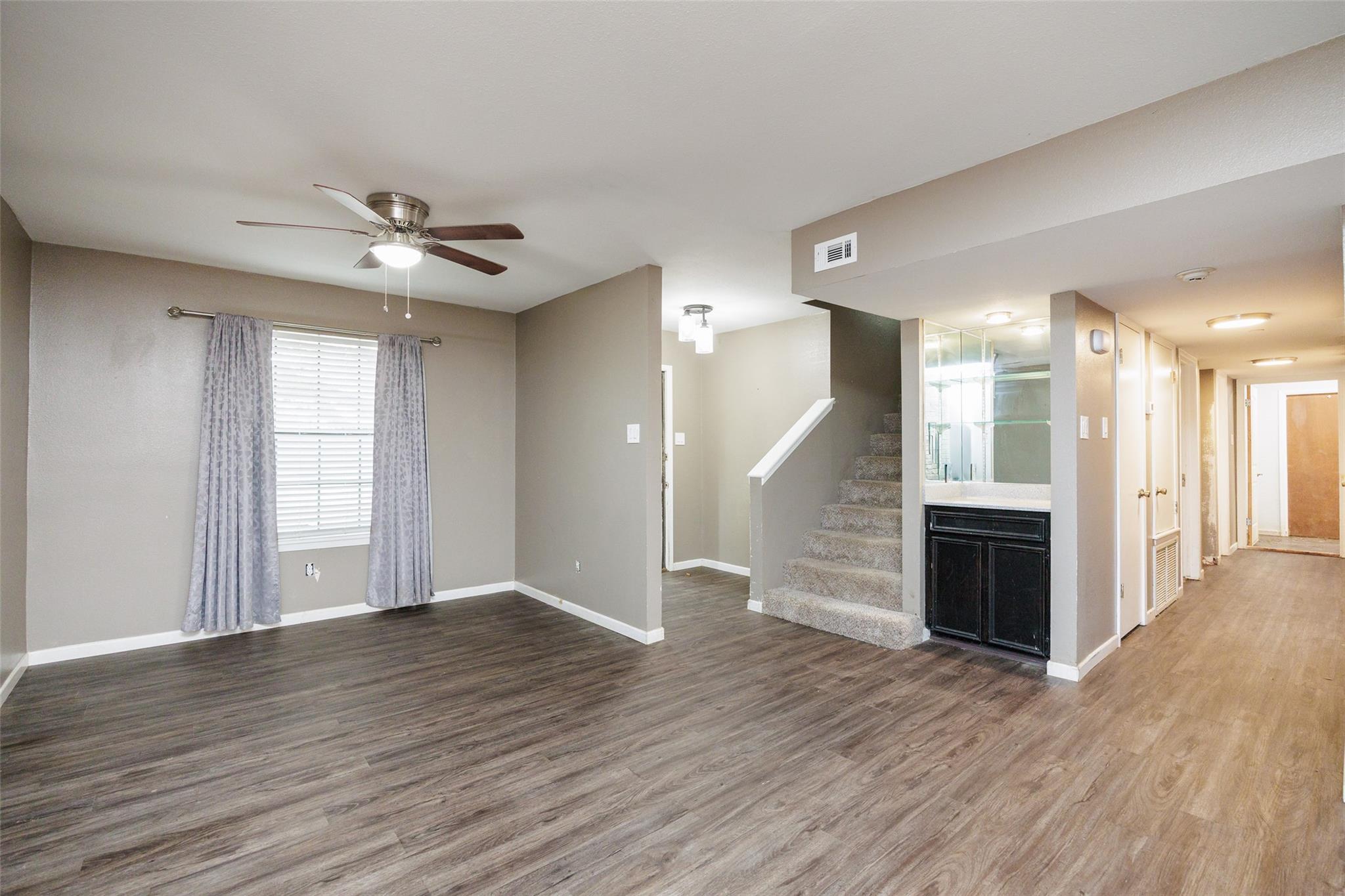 320 Long Pointe Dr Property Photo 4