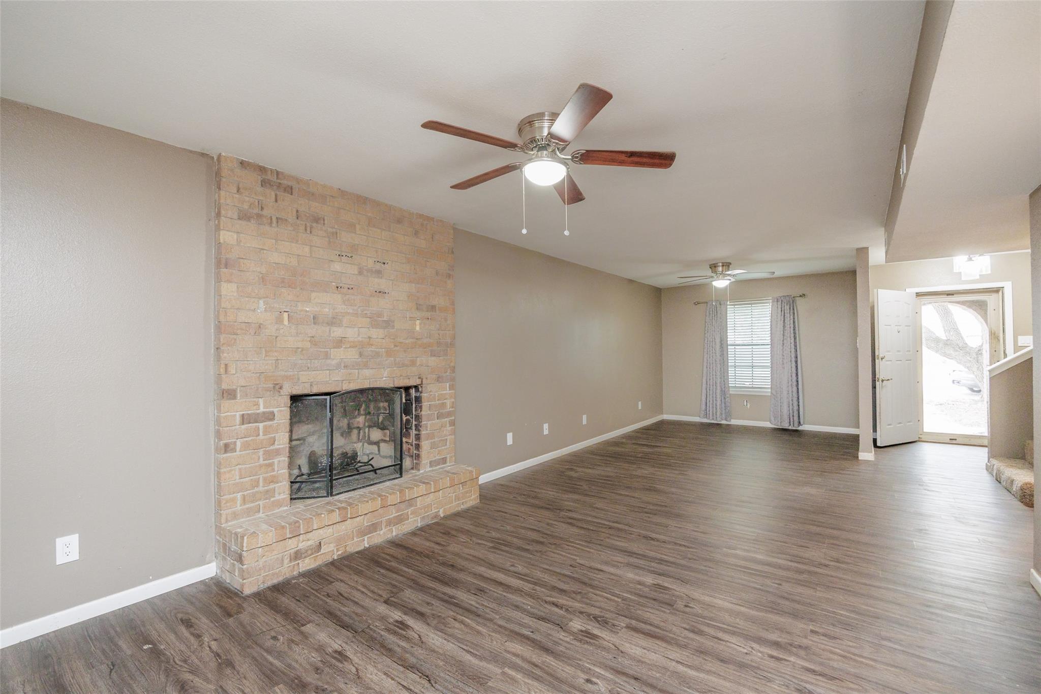 320 Long Pointe Dr Property Photo 7