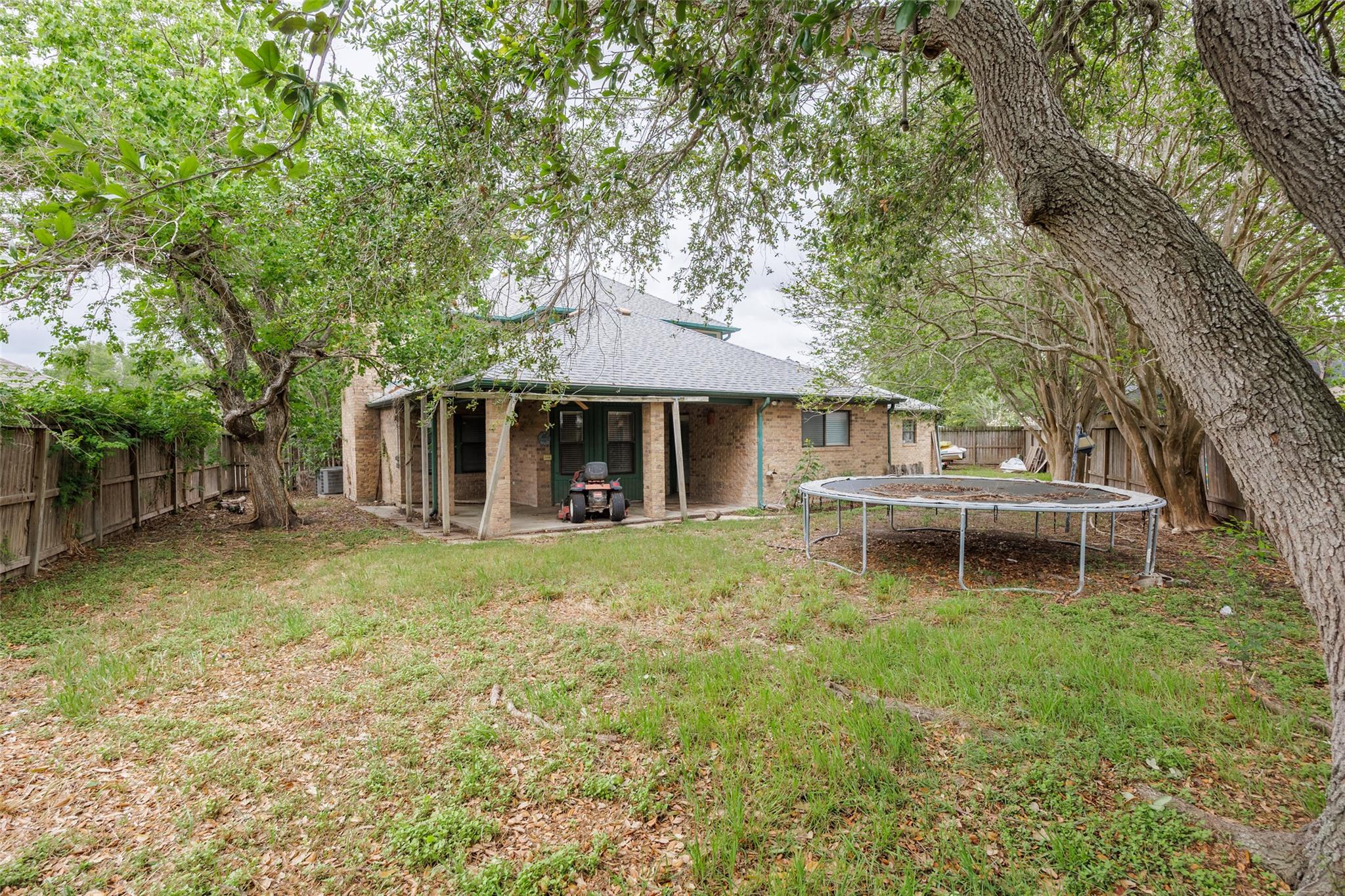 320 Long Pointe Dr Property Photo 37