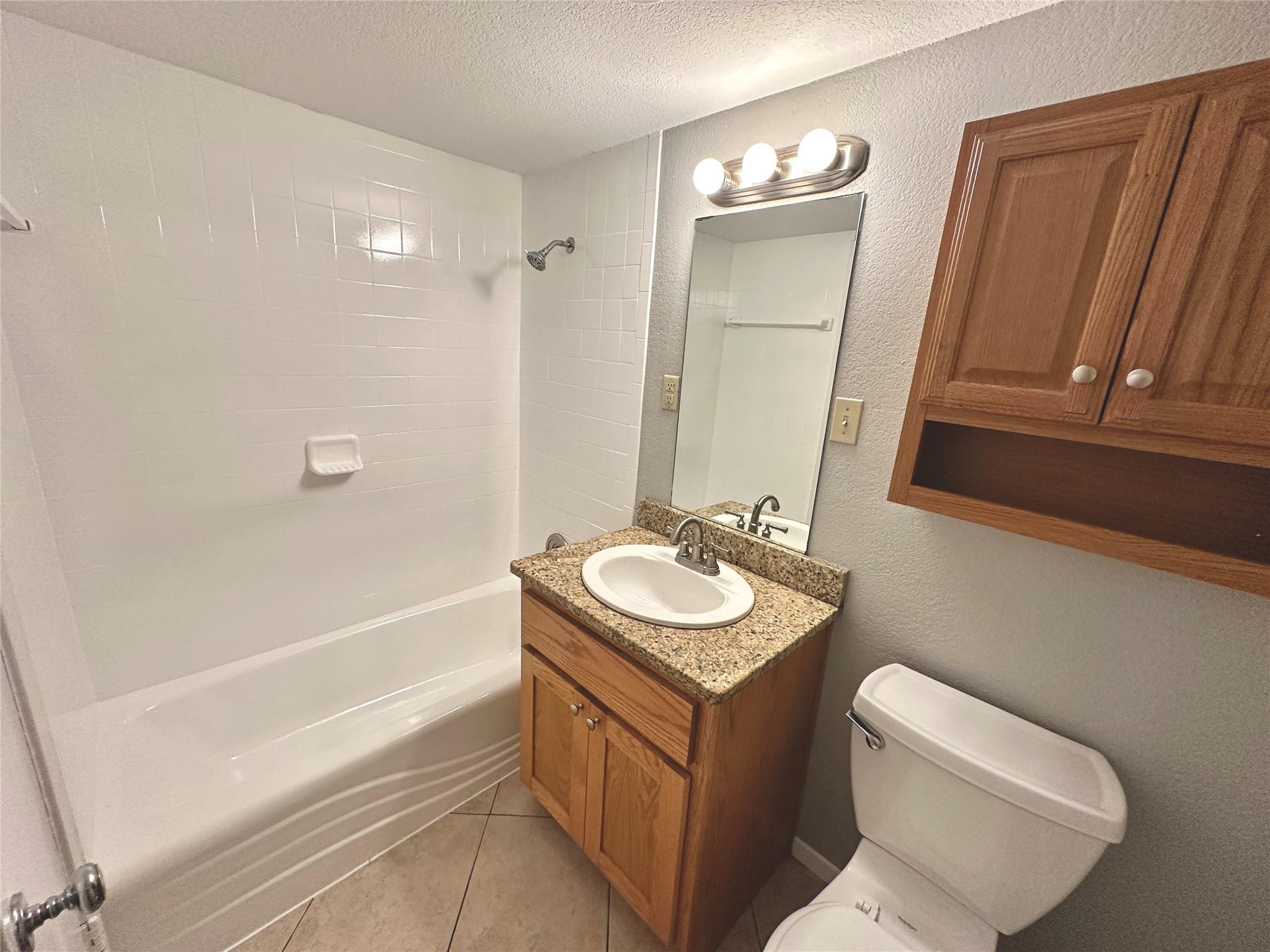 601 W 11th St #215 Property Photo 20