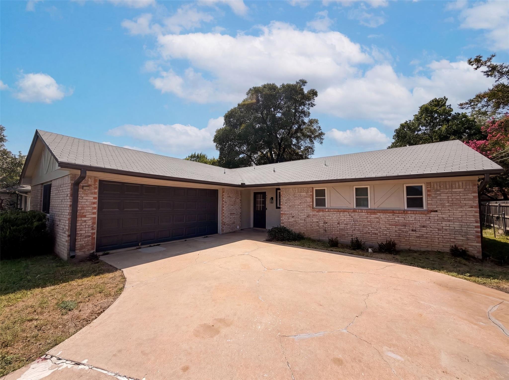 501 E Central Dr Property Photo 1