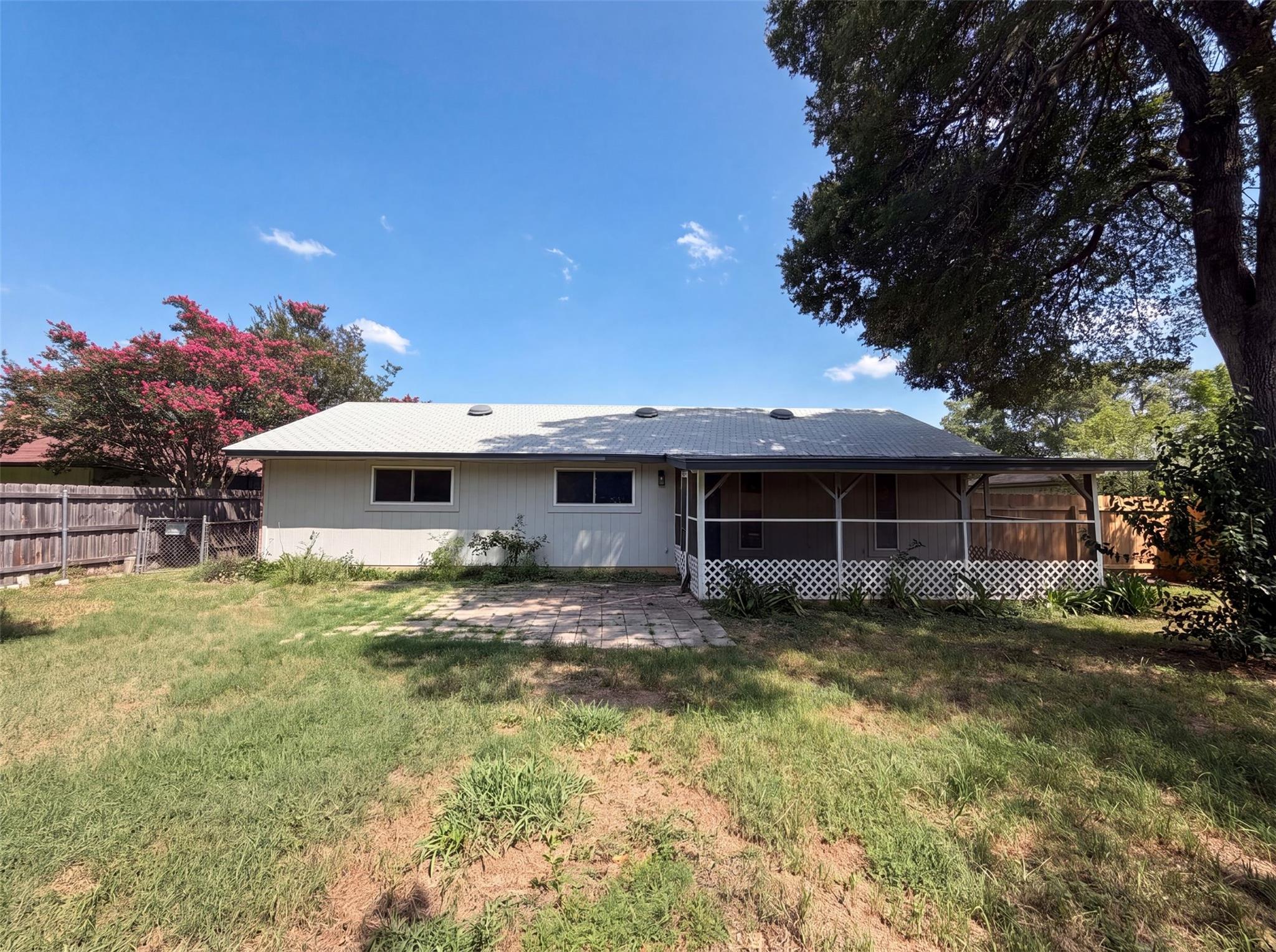 501 E Central Dr Property Photo 5