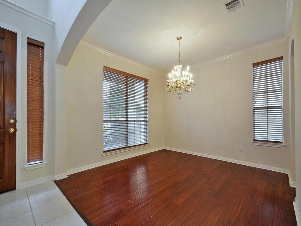 1521 Homewood Cir Property Photo 3