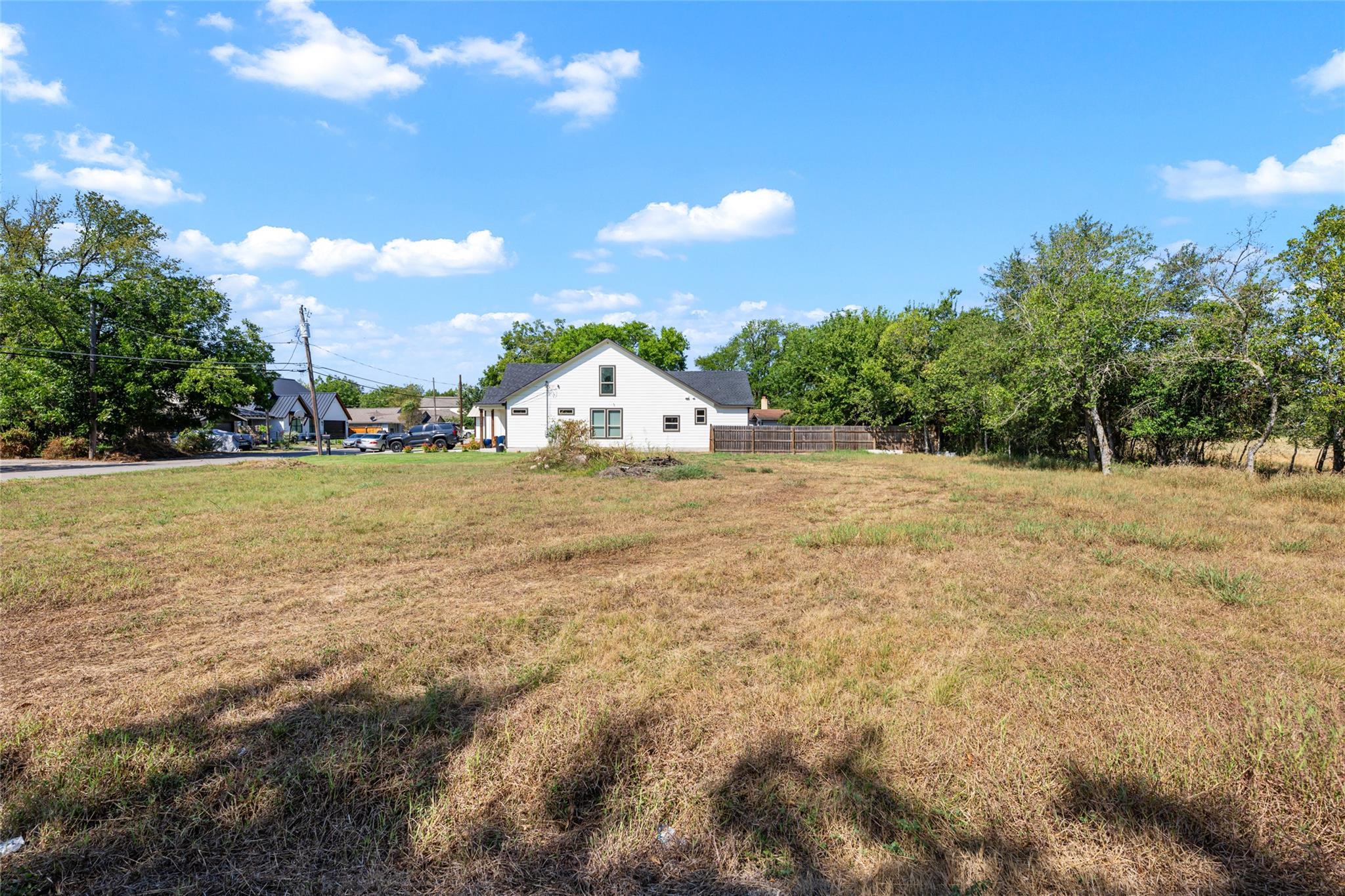 915 Torres St Property Photo 17