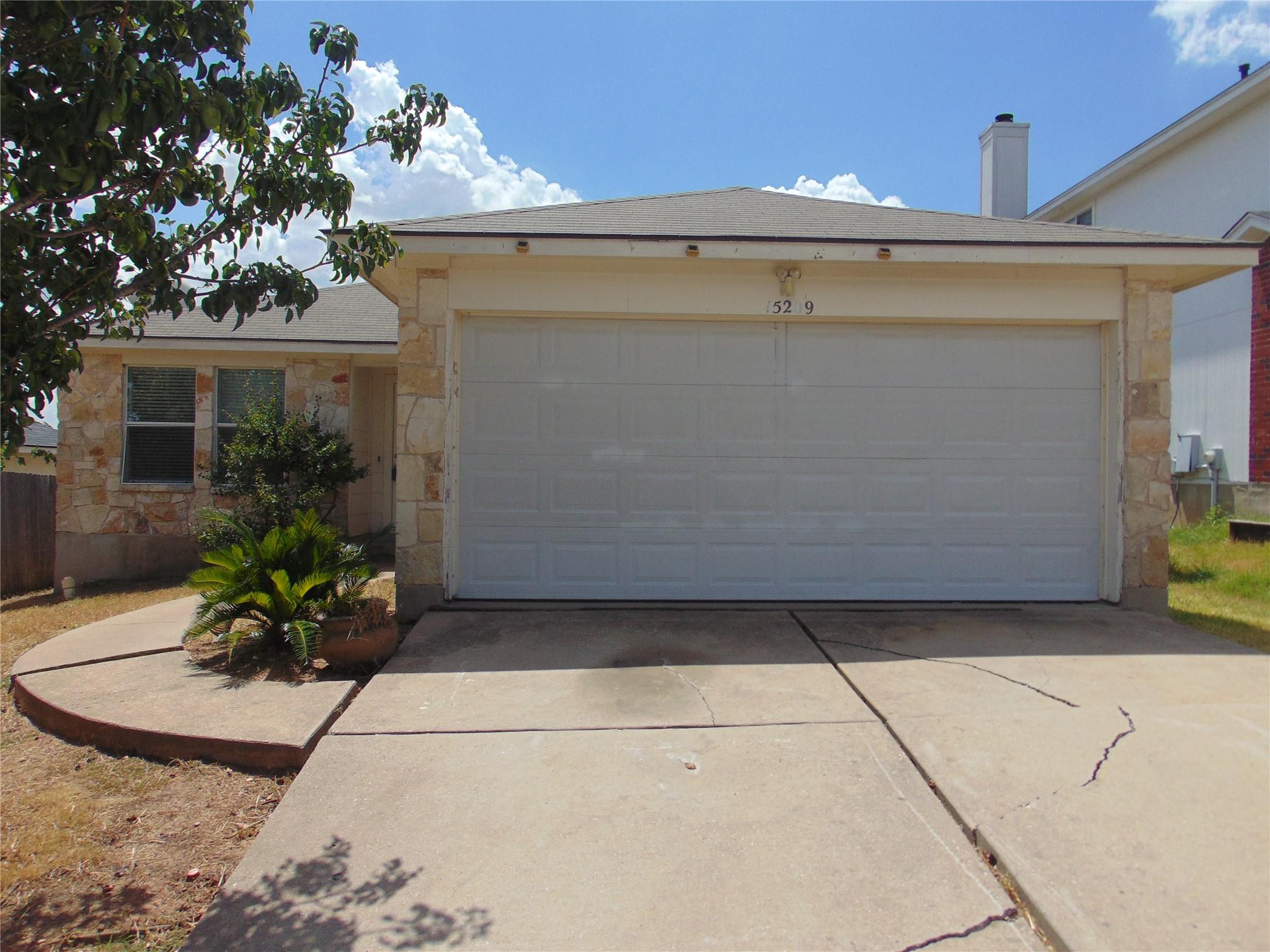 15209 Bullace St Property Photo 1