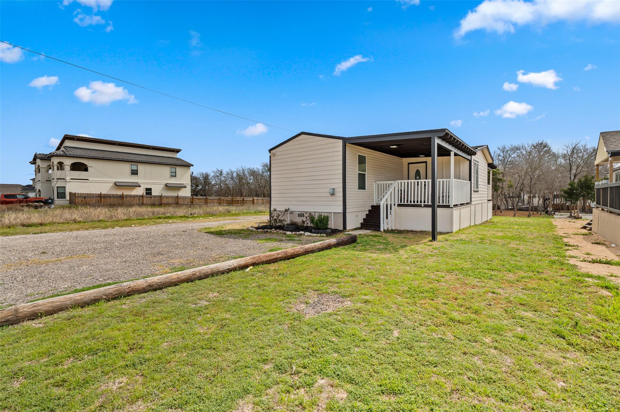 107 La Flor Dr Property Photo