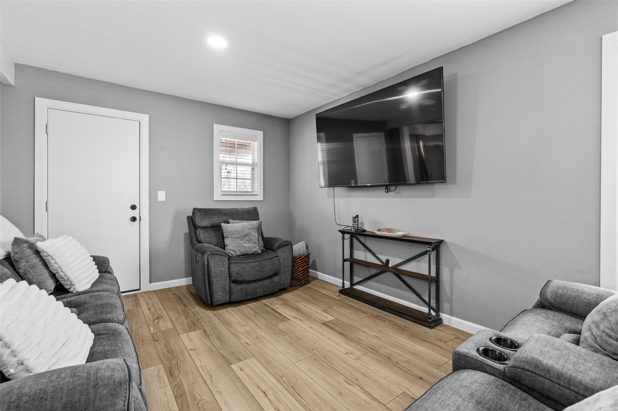 107 La Flor Dr Property Photo 3