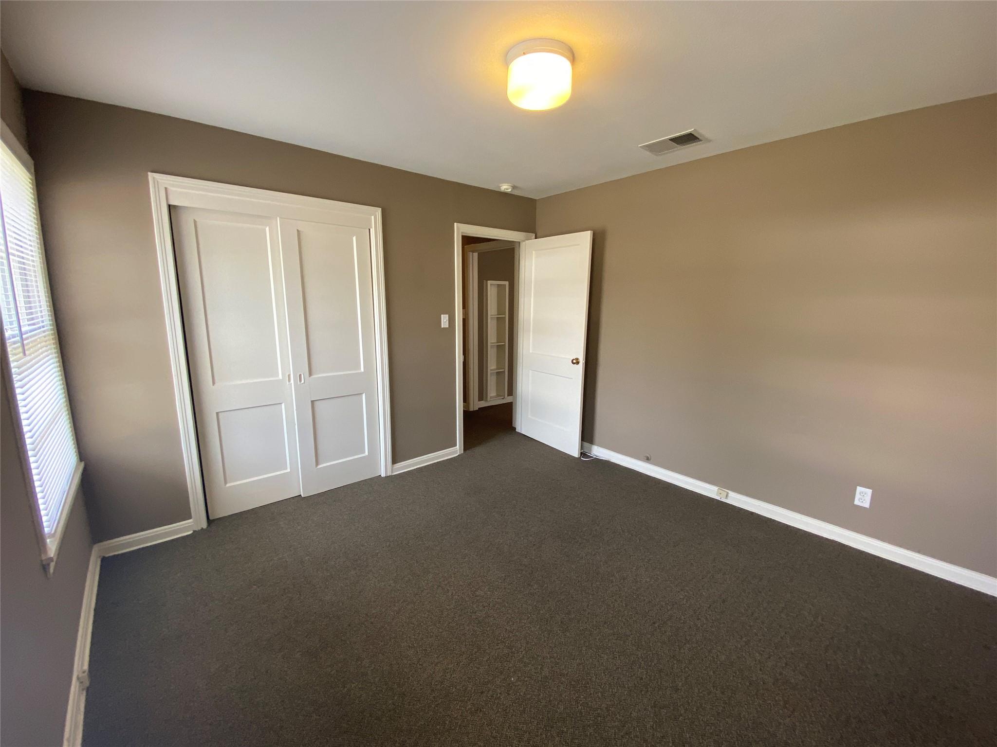 1514 W Koenig Ln Property Photo 15