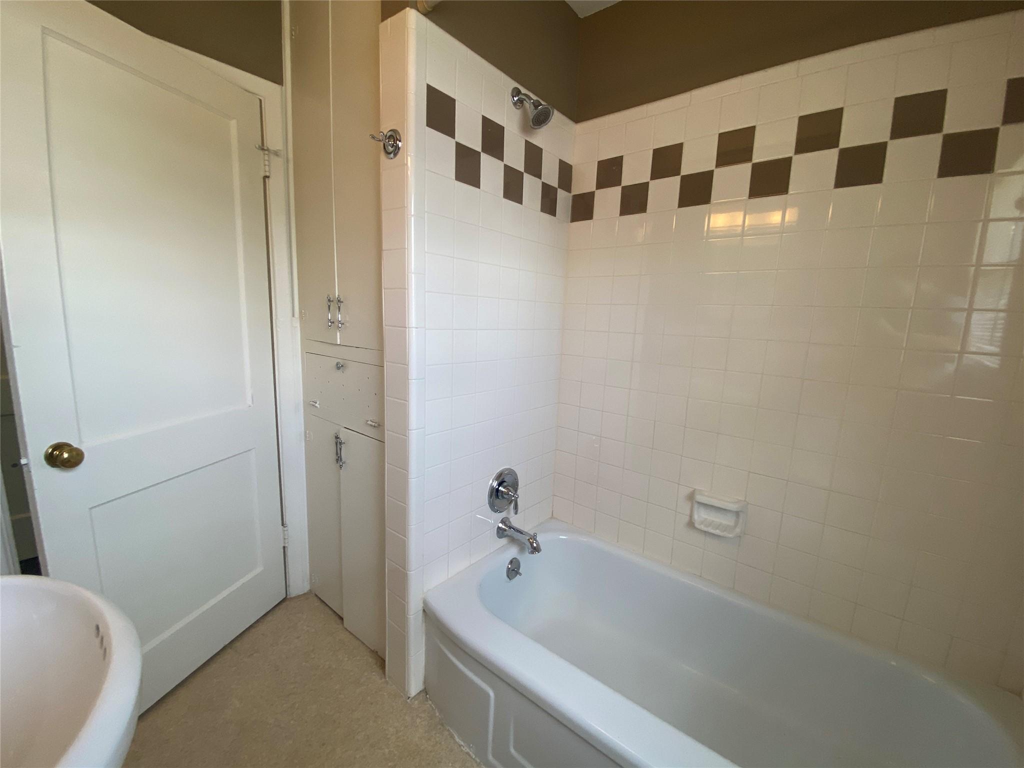 1514 W Koenig Ln Property Photo 17