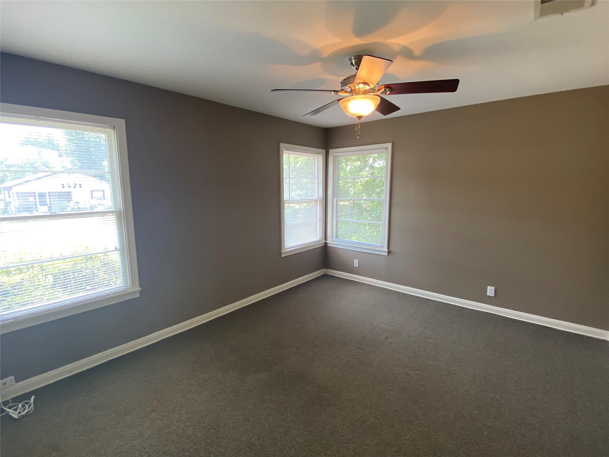 1514 W Koenig Ln Property Photo 18