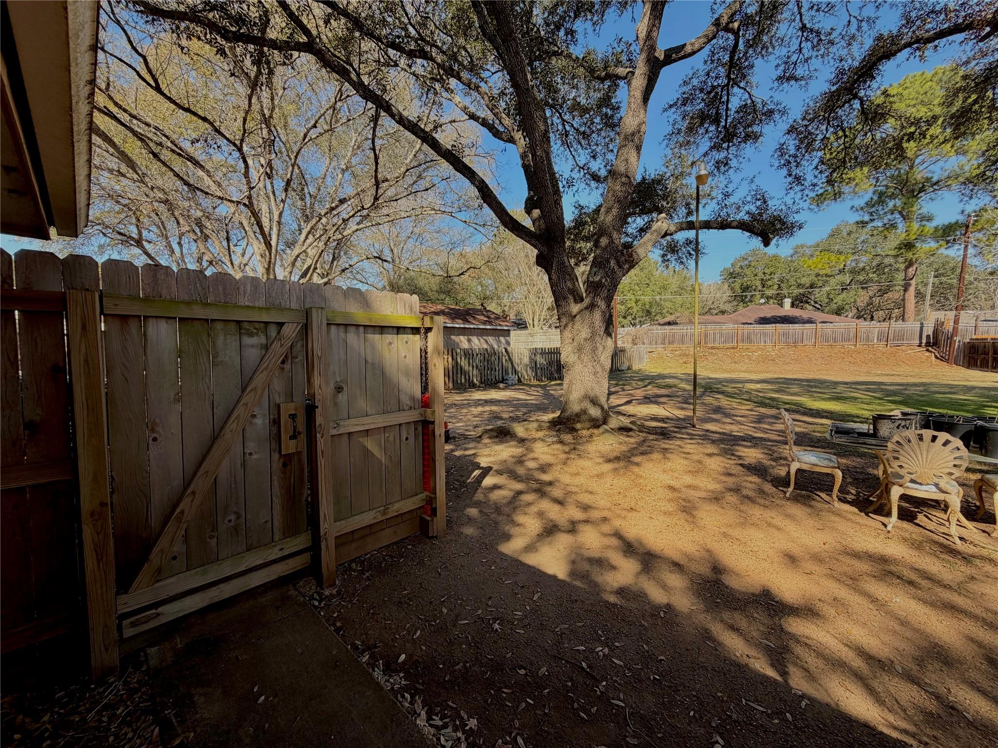 1203 Hollis Dr Property Photo 23