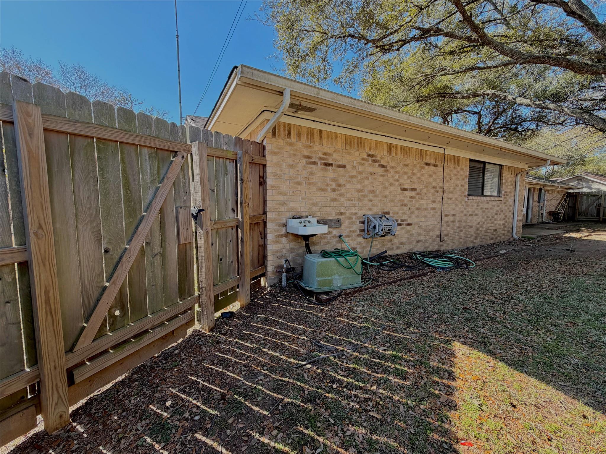 1203 Hollis Dr Property Photo 25