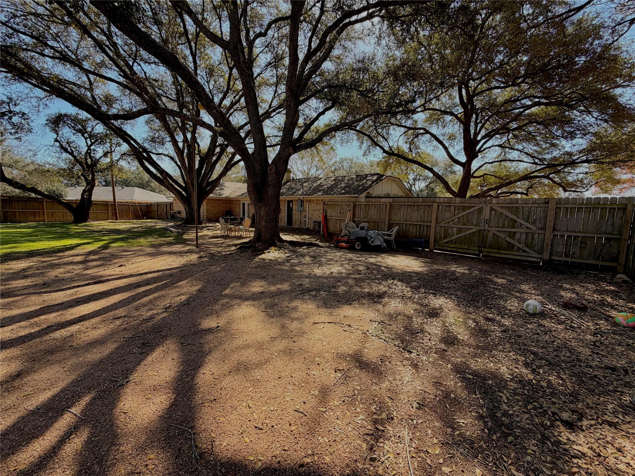 1203 Hollis Dr Property Photo 27