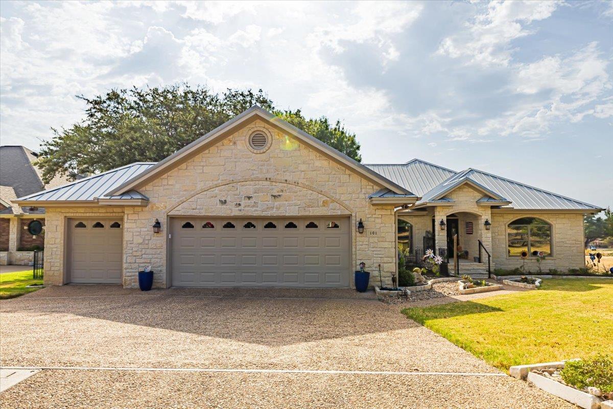 101 Denny Fox Dr Property Photo 1