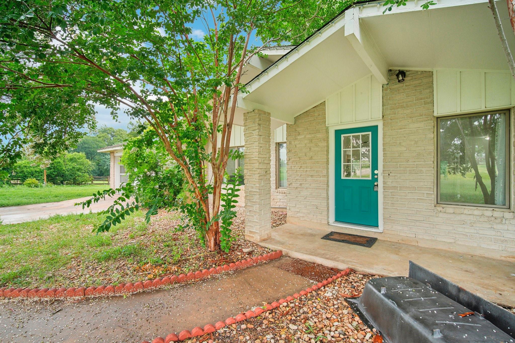 3106 E Palm Valley Blvd Property Photo 4