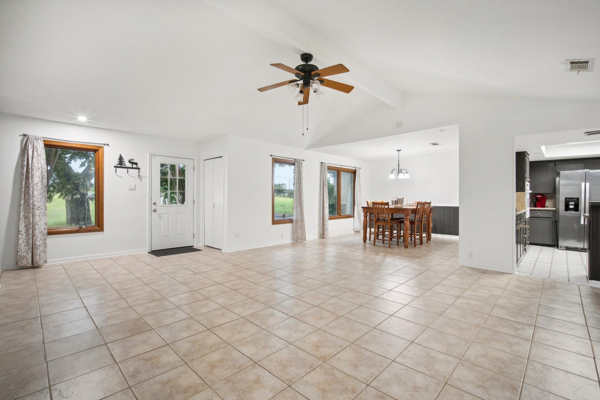 3106 E Palm Valley Blvd Property Photo 5