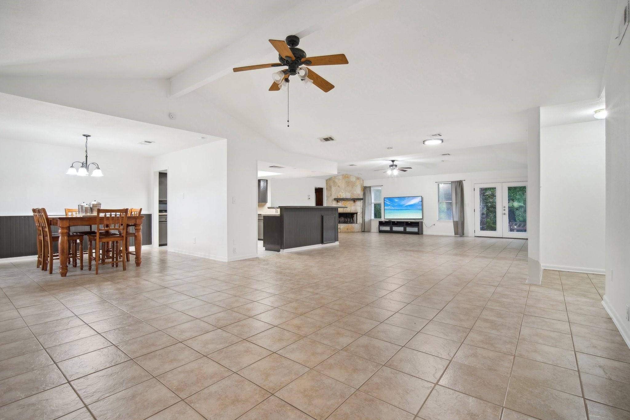 3106 E Palm Valley Blvd Property Photo 6