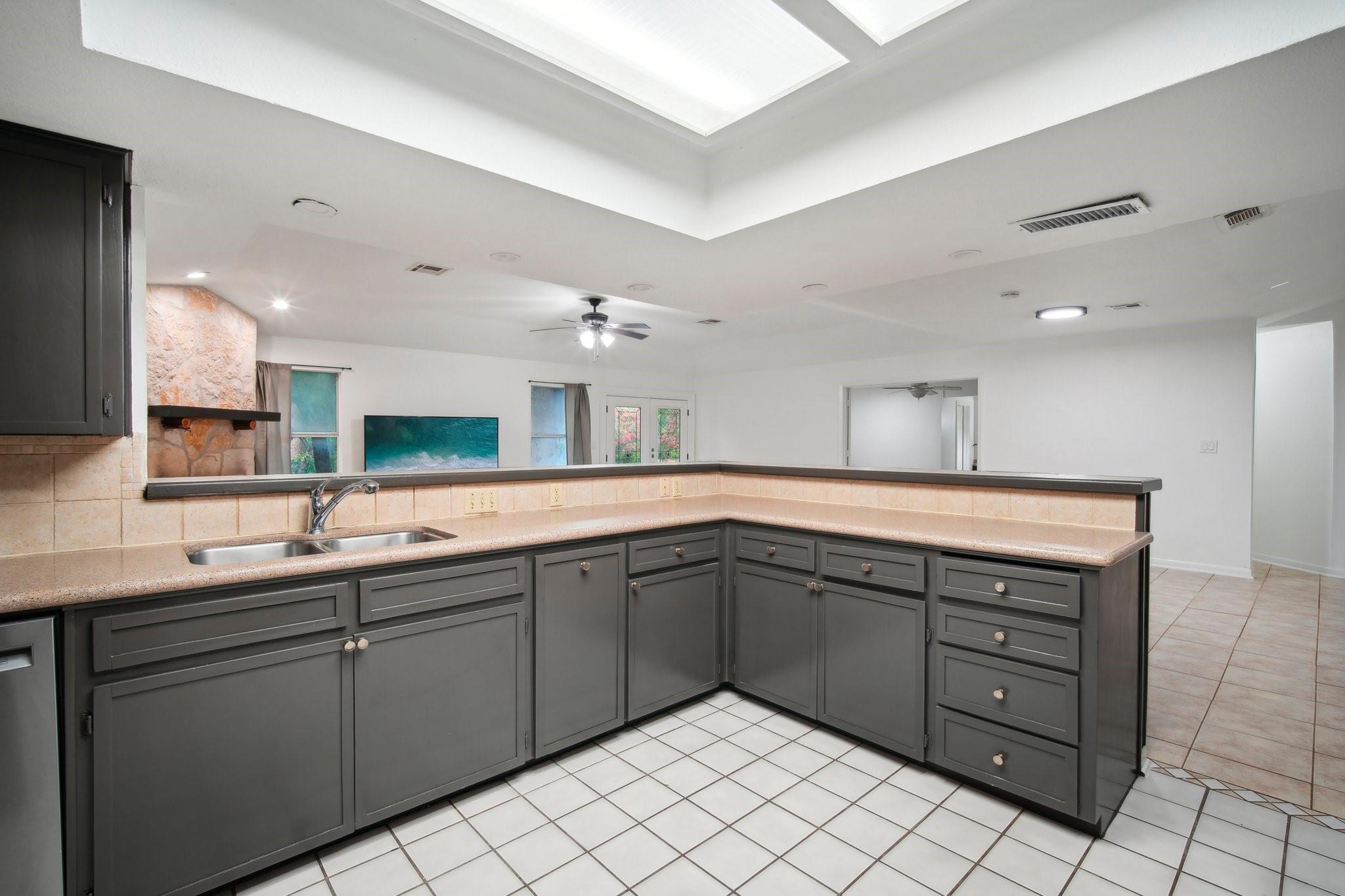 3106 E Palm Valley Blvd Property Photo 10